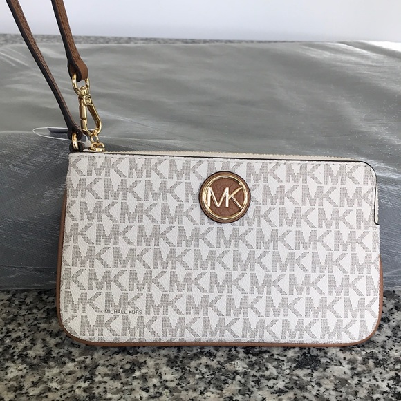 Michael Kors Fulton Vanilla acorn wristlet - Picture 3 of 6